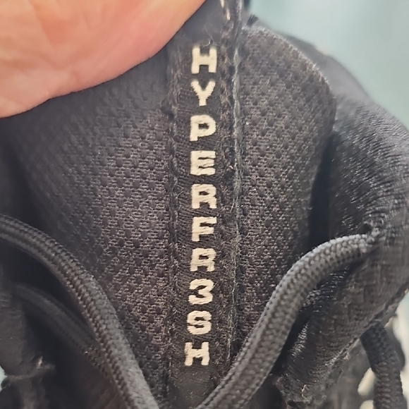 Black nike's HYPERF3SH Sneakers. Size 8.5. Black With White Dots. Very Good Used - Picture 2 of 10